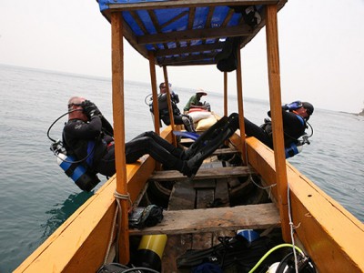 divers off the boat at Banana Island