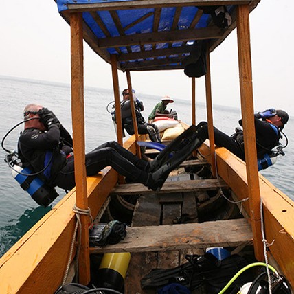 divers off the boat at Banana Island