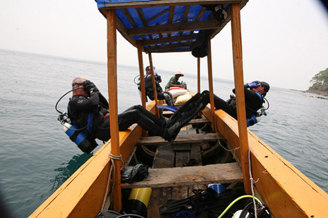divers off the boat at Banana Island